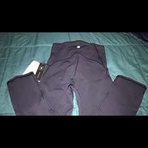 NWT LuluLemon Navy Train Times Crop Size 2